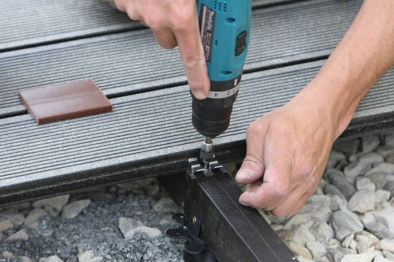 Почему демонтаж террасы стоит доверить специалистам