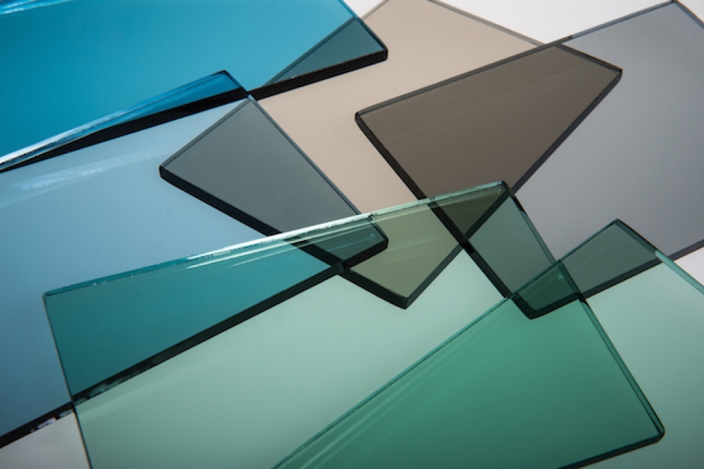 Закаленное стекло: особенности и область применения