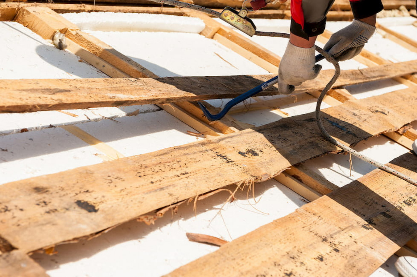 Основные этапы демонтажа кровли