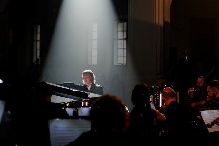 Что объединяет проект премиум-класса Symphony 34 и премьеру симфонии Кирилла Рихтера