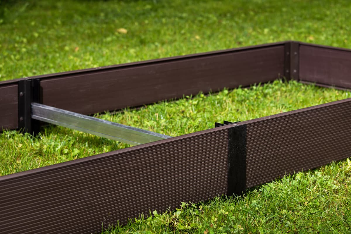 Грядки в  саду: Использование преимуществ ДПК