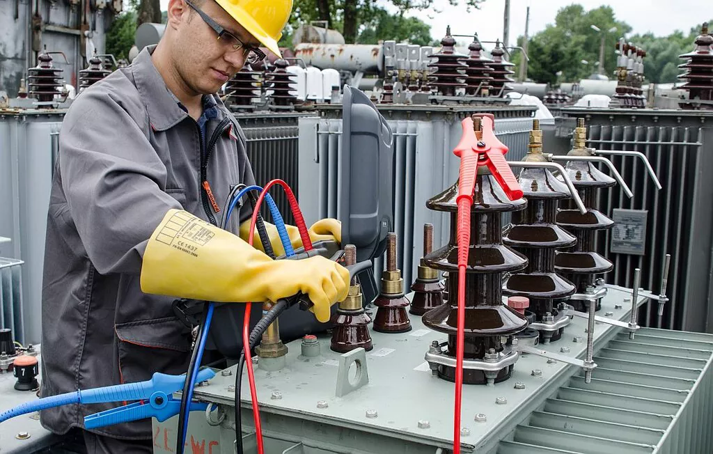 Высоковольтные испытания: Обеспечение безопасности с помощью аккредитованных электротехнических лабораторий