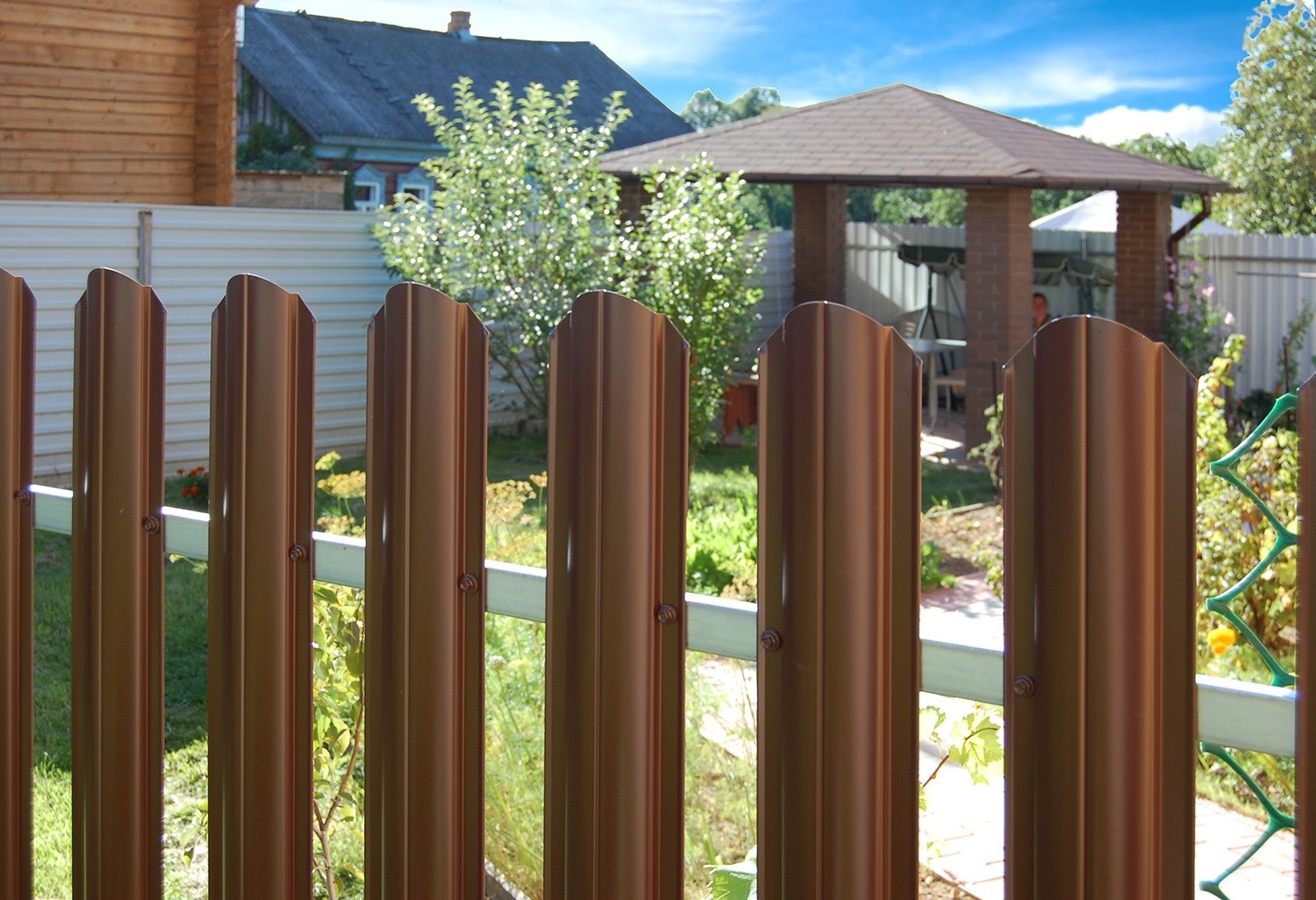 Евроштакетник в Твери: Все преимущества металлического штакетника