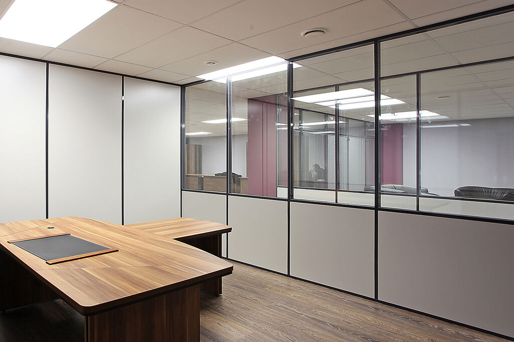 Офисные перегородки под заказ: Уникальность и эргономика в вашем офисе