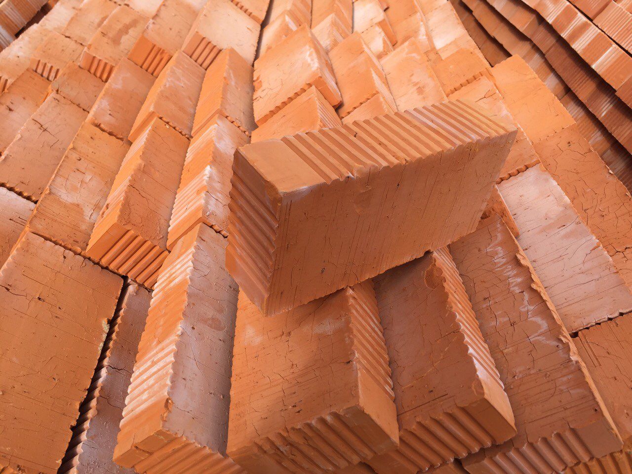 Как выбрать и купить качественный строительный кирпич: советы от профессионала
