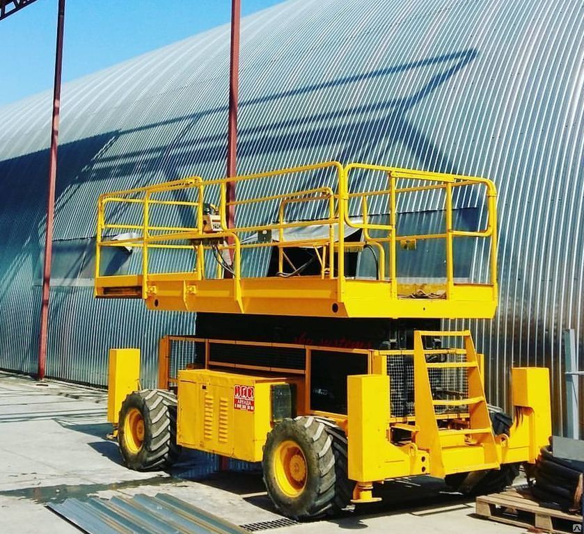 Аренда самоходных ножничных подъемников: Как сделать выбор в пользу эффективности и безопасности техники