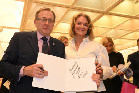 Строительство комплекса «Москва-Сити» запечатлен в уникальной книге