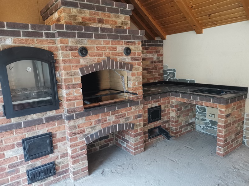 Кирпичный мангал: идеальный элемент для вашей зоны барбекю