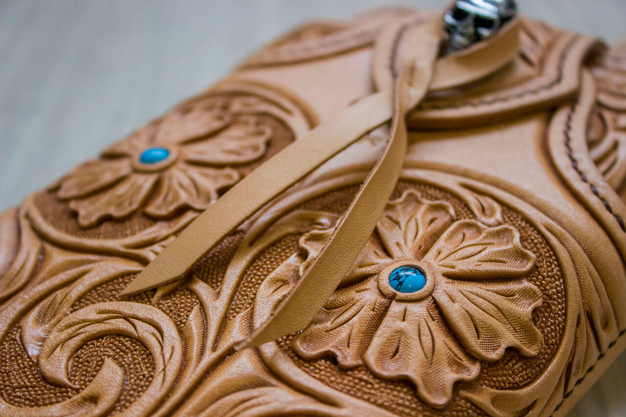 Тиснение логотипа: от идеи к реализации