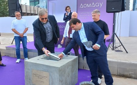 Формула счастья от Ландау в небоскребе  Дом Дау