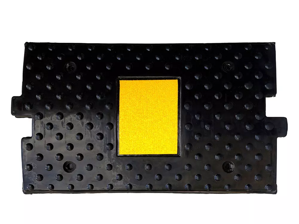 Лежачие полицейские и дорожные знаки на заказ: безопасность на дорогах с индивидуальным подходом