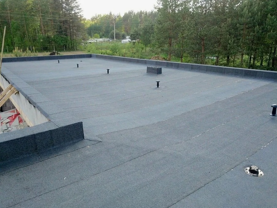 Монтаж плоской кровли: важные этапы и особенности