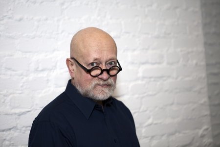 С праздником, дорогие подруги, верные спутницы, соратницы и коллеги! С днём 8 Марта!