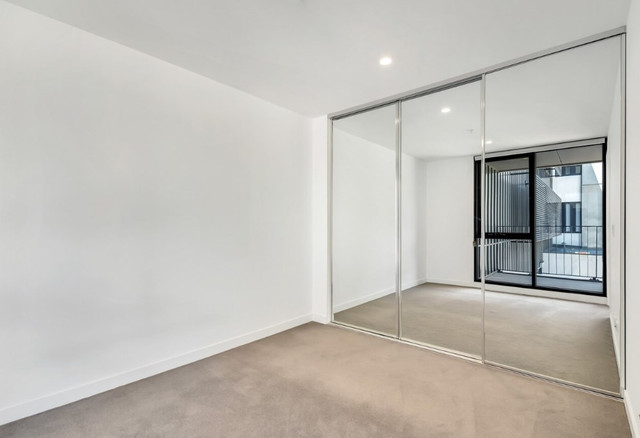 ТОП-10 компаний по производству раздвижных стеклянных перегородок в Северо-Западном округе