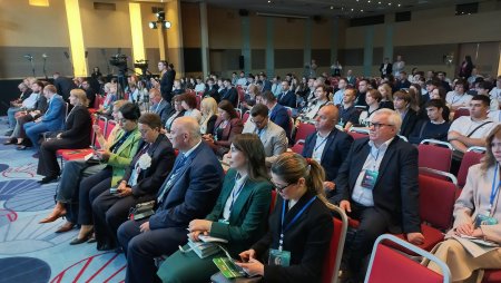 Академия наук призывает на своих участках вместо газонов иметь грядки с картошкой.