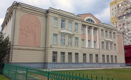 Русские грабли по-саратовски: здесь мало школ, а новые строятся со скандалом