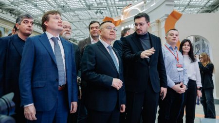 На грани с чем находится архитектура сегодня?