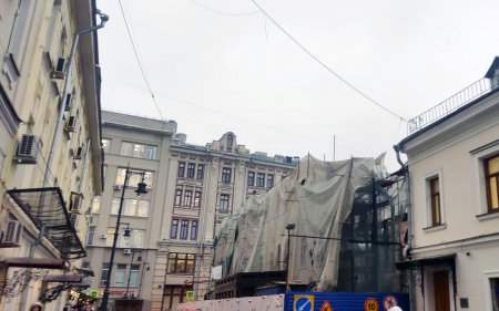 Снос памятника федерального значения - Дома-школы великого архитектора Матвея Казакова (Малый Златоустинский переулок, дом 1/11) - перешел в критическую стадию.